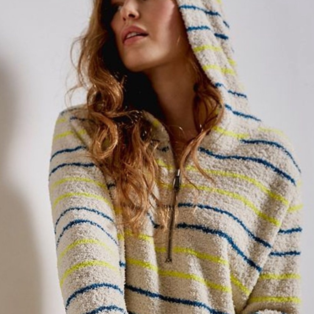 Urban Outfitters Madison Marshmallow Soft Half Zip Hoodie Size Medium